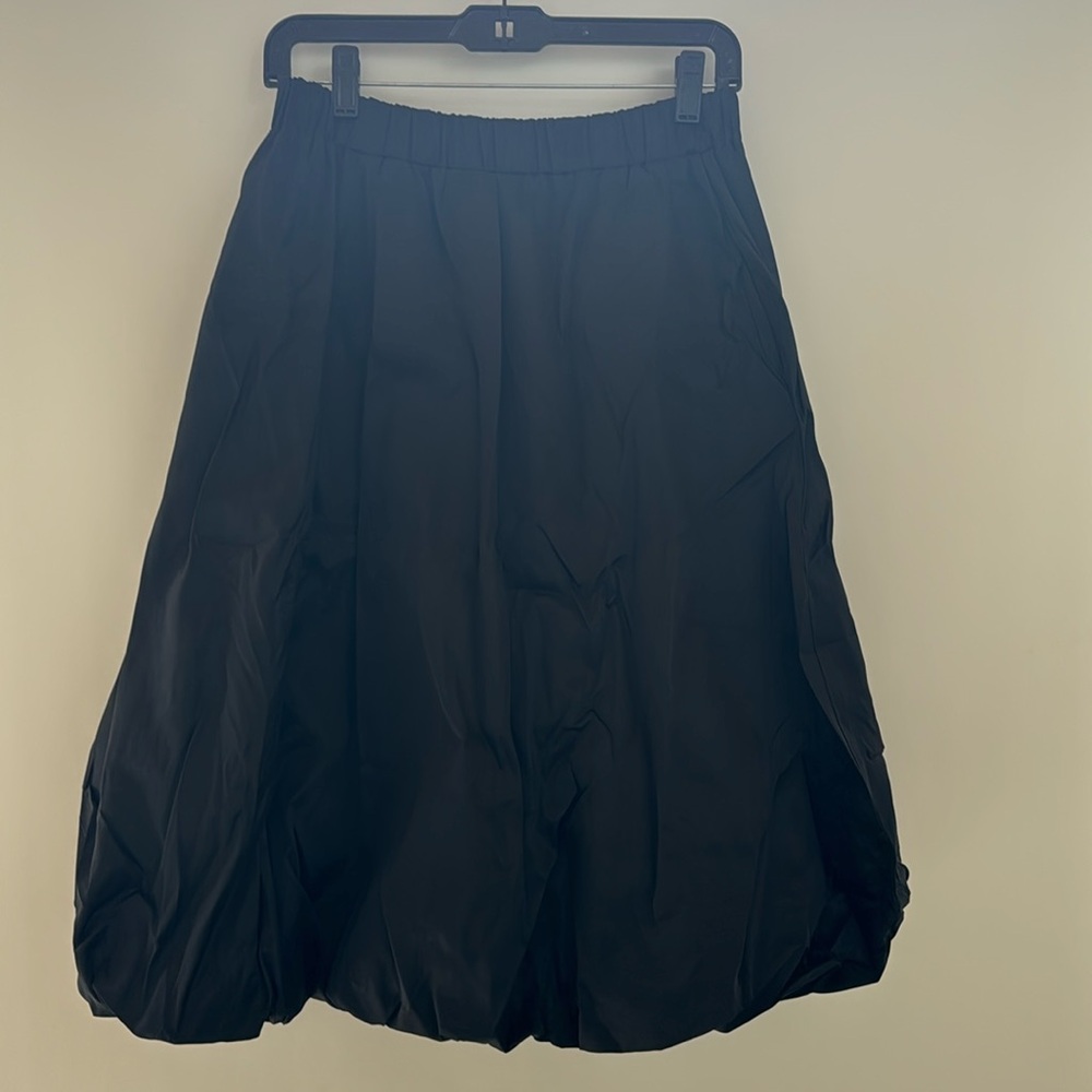 Bubble hem midi skirt.